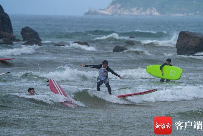 低温雨雪冰冻天气意外受伤频发 湖南急诊医生建议出门走“企鹅步”